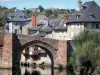 Espalion - Pont Vieux sur le Lot, et anciennes tanneries, ou calquières, maisons aux balcons de bois