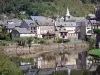 Estaing - Medieval houses reflecting in the waters of River Lot