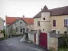 Flavigny-sur-Ozerain - Maison à tourelle