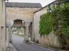 Flavigny-sur-Ozerain - Porte du Bourg