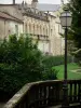 Fontenay-le-Comte - Lampadaire et maisons de la vieille ville