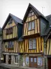 Fougères - Maisons à pans de bois de la place du Marchix, quartier médiéval