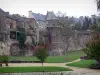 Fougères - Tuin muren en daken van de middeleeuwse stad