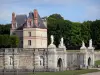 Gardens of the Palace of Fontainebleau - Sully pavilion and statues (sculptures)