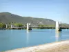 Garganta del Donzère - Puente Robinet sobre el río Ródano y verdes colinas