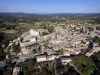 Grignan - Panorama del pueblo y del castillo renacentista, en Drôme Provençale