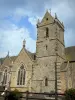 Iglesia de Biville - Iglesia y su torre campanario, en la península de Cotentin
