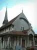 Iglesias con entramado de madera - Iglesia de San Jacques y San Felipe (entramado de madera de construcción), en el pueblo de lentes