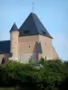 Iglesias fortificadas de Thiérache - Mantenga y la torre de la iglesia fortificada Beaurain, en el pueblo de Flavigny-le-Grand-y-Beaurain