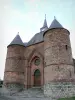 Iglesias fortificadas de Thiérache - Wimy: la iglesia de St. Martin fortificada, con su torre flanqueada por dos torres redondas