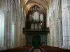 Igreja de Nantua - Interior da abadia de Saint-Michel: nave e órgão do carteiro Nicolas-Antoine Lété