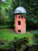 Jardin du Pré Catelan - Tour (fabrique de jardin), pelouse et arbres du parc, à Illiers-Combray