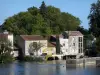 Jarnac - Houses on the edge of the Charente river and trees