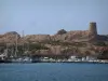 L'Ile Rousse - Море, пристань для яхт и генуэзская башня