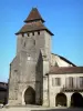 Labastide-d'Armagnac - Fortificado campanario de Notre-Dame, la Place Royale y la casa porticada albergar la ciudad de Labastide-d'Armagnac