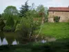 Landschappen van de Limousin - Stenen huis, weide, bomen en vijver