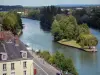 Landschappen van Val-d'Oise - Oise-vallei: rivier de Oise omzoomd met bomen, eiland Pothuis en gebouw van de stad Pontoise