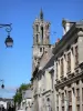 Laon - Facades of houses in the medieval town (opper town) and around the Notre-Dame cathedral overlooking the place