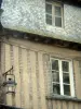 Laval - Fachada de una casa de entramado de madera con la pared linterna