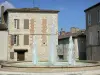 Lectoure - Fuentes de estanques y las fachadas de las casas en la ciudad vieja en el Lomagne Gers