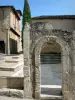 Lectoure - Arcade y fachadas de las casas en el casco antiguo