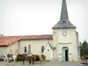 Lévignacq - Caballos de excursión haciendo una parada en frente de la iglesia Lévignacq