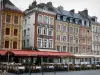 Lille - Häuser und Strassencafés des Platzes Grand'Place (Platz Général de Gaulle)