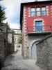 Llivia - Ruelle y colorida fachada de la ciudad