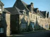 Locronan - Paved ground and line of stone houses (granite)