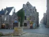 Locronan - Paved ground, old well, and stone houses (granite)