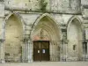 Longpont - Ancienne abbaye cistercienne Notre-Dame de Longpont : portail de l'église abbatiale de style gothique