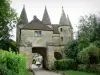 Longpont - Porte fortifiée de l'abbaye flanquée de quatre tourelles