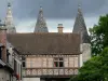 Longpont - Étage à colombages et tourelles de la porte fortifiée de l'abbaye