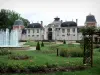 Lons-le-Saunier - Spa establishment (thermes) and its park (fountain with jets, paths, lawns, shrubs and rosebushes)