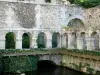 Louviers - Claustro del antiguo convento de los Penitentes (Penitentes del claustro) en un brazo del río Eure