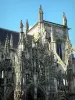 Louviers - Notre Dame: porche de la fachada sur del gótico