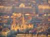 Lyon - La explanada de Fourvière vista de la iglesia de Saint-Nizier y los edificios de la ciudad