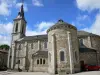 Le Malzieu-Ville - Saint-Hippolyte church and monumental cross