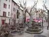 Manosque - Lugar Marcel Pagnol: estilográficas, café, plátanos (árboles) y casas en el casco antiguo