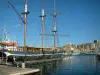 Marseille - Tall Ship en el Puerto Viejo y la vivienda