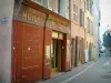 Marseille - Panier distrito (Antiguo Marseille): las casas con fachadas de colores y signos de edad