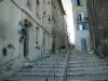 Marseille - Panier distrito (Antiguo Marseille): escaleras de ascenso Accoules bordeadas de casas de alto