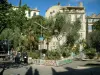 Marseille - Pequeña plaza llena de fuentes y árboles