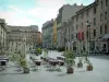 Marseille - Lugar con cafés al aire libre y edificios con fachadas de colores