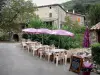 Le Mas Soubeyran - Hamlet of Mas Soubeyran, in the town of Mialet, in the Cévennes: cafe terrace, houses and trees