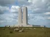 Memorial canadiense de Vimy - Memorial (monumento), las ovejas y las nubes en el cielo