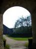 Meslay barn - Hall leading to the yard decorated with a pond and to the barn of the farm