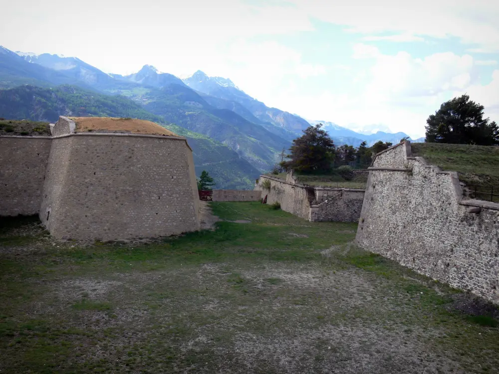 Photos Mont Dauphin Guide Tourisme And Vacances