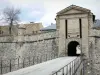 Mont-Louis - Puerta y paredes de la fortaleza, en el Parque Natural Regional del Pirineo catalán