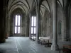 Mont-Saint-Michel - Intérieur de l'abbaye bénédictine : la Merveille : salle des Hôtes
